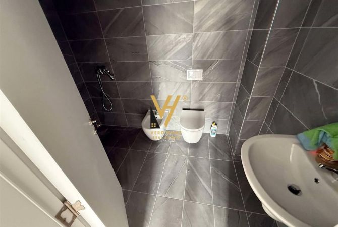 Ambient biznesi me qera 3+1 ne Tirane - 500 Euro