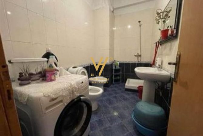 Shtepi ne shitje Apartament ne Tirane, 2+1, Mobilimi E mobiluar, Pagesa 165,000  Euro.