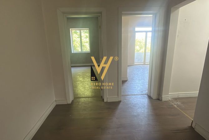 Ambient biznesi me qera 3+1 ne Tirane - 1,000 Euro