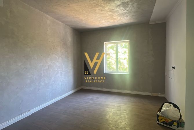 Ambient biznesi me qera 3+1 ne Tirane - 1,000 Euro