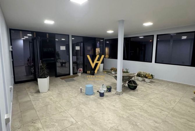 Ambiente Commerciale in Affitto 1+1 a Tirana - 380 Euro
