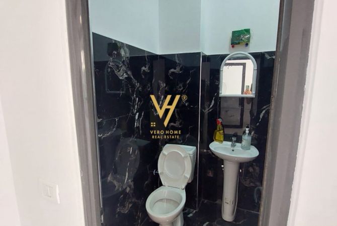 Ambient biznesi me qera 3+1 ne Tirane - 70,000 Leke