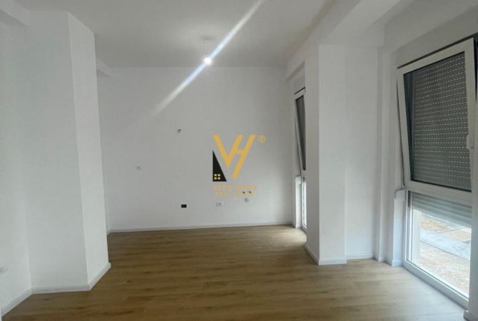 Shtepi ne shitje Vila Luksoze ne Tirane, 4+1, Mobilimi Bosh, pa mobiluar, Pagesa 360,000  Euro.