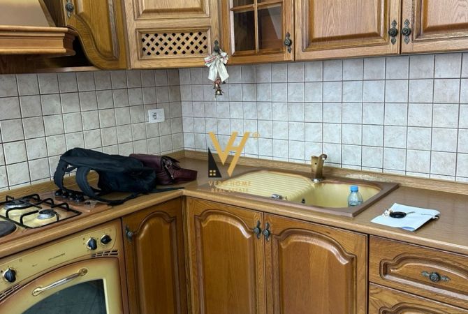 Shtepi me qera Apartament ne Tirane, 2+1, Mobilimi E mobiluar, Pagesa 700  Euro.
