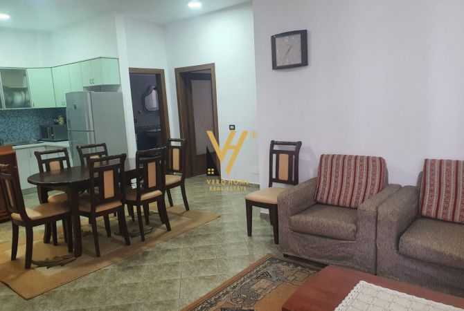 Shtepi me qera Apartament ne Tirane, 3+1, Mobilimi E mobiluar, Pagesa 670  Euro.