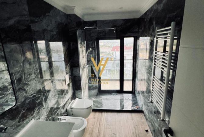 Shtepi me qera Vila Luksoze ne Tirane, 7+1, Mobilimi Bosh, pa mobiluar, Pagesa 2,500  Euro.