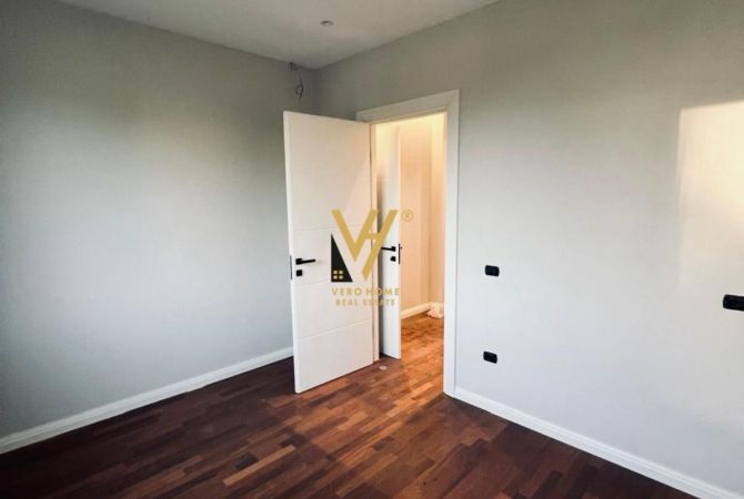 Shtepi me qera Vila Luksoze ne Tirane, 7+1, Mobilimi Bosh, pa mobiluar, Pagesa 2,500  Euro.