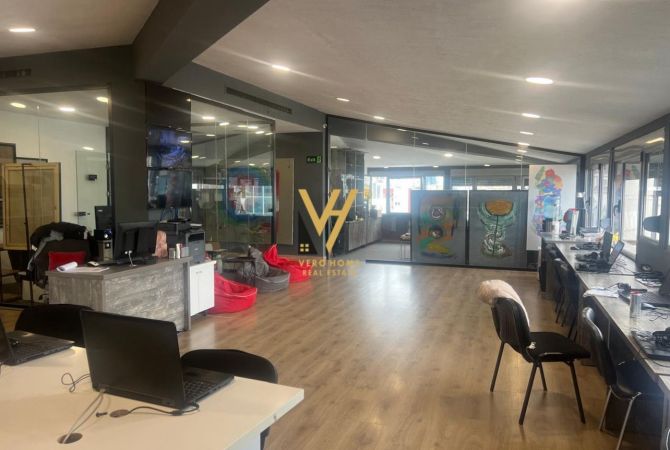 Ambient biznesi me qera 3+1 ne Tirane - 250,000 Leke