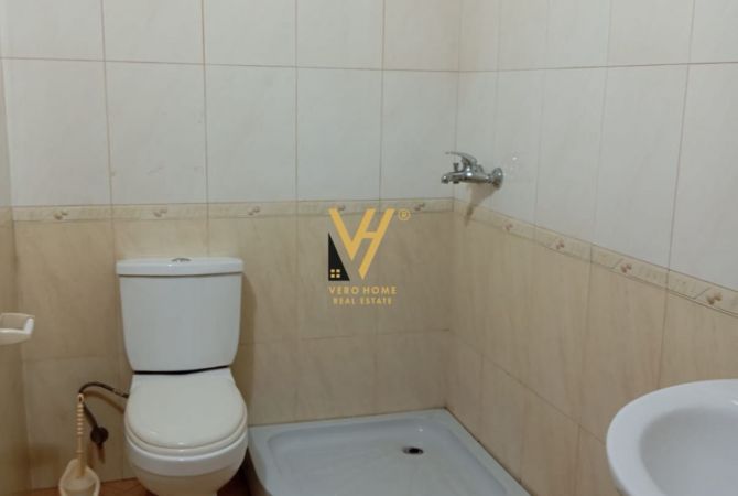 Shtepi me qera Apartament ne Tirane, 3+1, Mobilimi Pjeserisht e mobiluar, Pagesa 70,000  Leke.