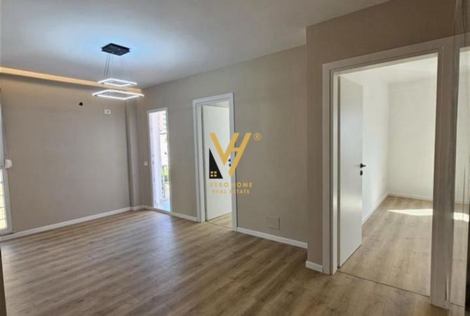 Shtepi ne shitje Apartament ne Tirane, 2+1, Mobilimi Bosh, pa mobiluar, Pagesa 195,000  Euro.