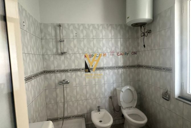 Ambjent biznesi me qera 3+1 ne Tirane - 2,700 Euro