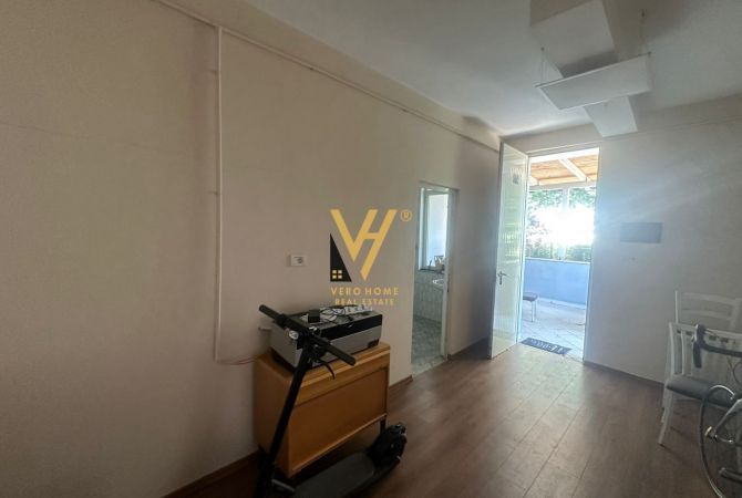 Ambjent biznesi me qera 3+1 ne Tirane - 2,700 Euro