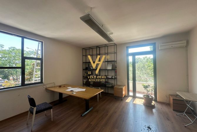 JEPET GODINE BIZNESI 230M2 ME QERA PAS FAKULTETIT EKONOMIK 2.700 EURO