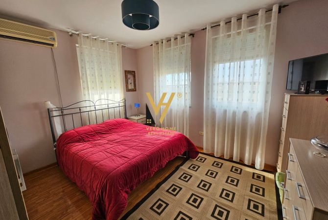 Shtepi ne shitje Apartament ne Tirane, 2+1, Mobilimi E mobiluar, Pagesa 176,000  Euro.