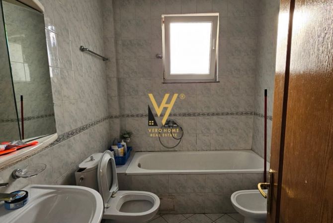 Shtepi ne shitje Apartament ne Tirane, 2+1, Mobilimi E mobiluar, Pagesa 176,000  Euro.