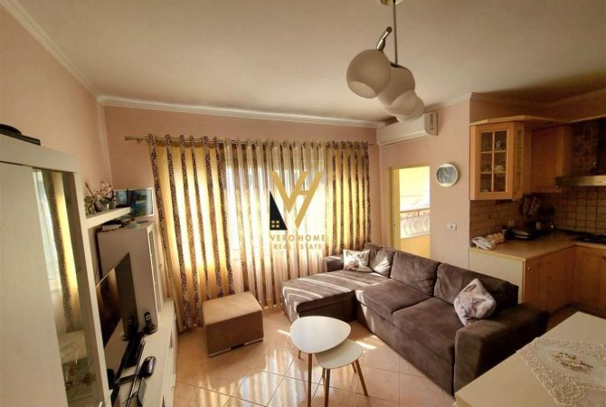 Shtepi ne shitje Papafingo(kati i catise) ne Tirane, 2+1, Mobilimi Bosh, pa mobiluar, Pagesa 142,000  Euro.