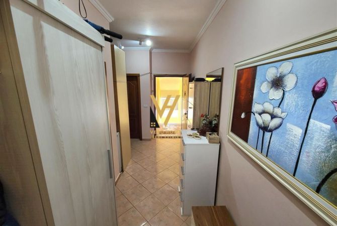 Shtepi ne shitje Papafingo(kati i catise) ne Tirane, 2+1, Mobilimi Bosh, pa mobiluar, Pagesa 142,000  Euro.