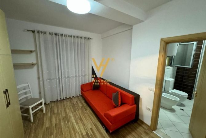 Shtepi me qera Apartament ne Tirane, 3+1, Mobilimi E mobiluar, Pagesa 1,000  Euro.