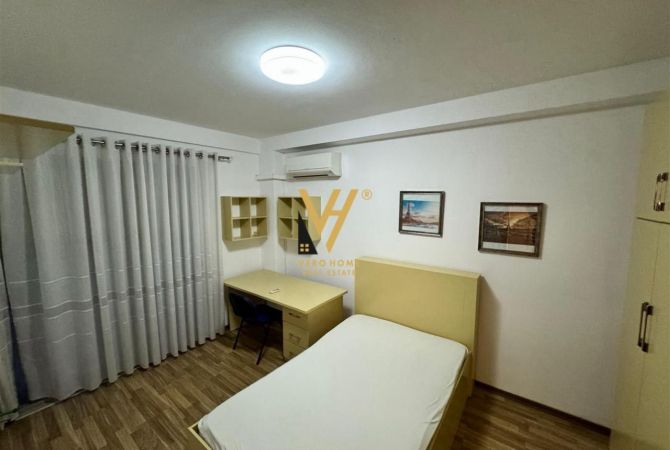 Shtepi me qera Apartament ne Tirane, 3+1, Mobilimi E mobiluar, Pagesa 1,000  Euro.