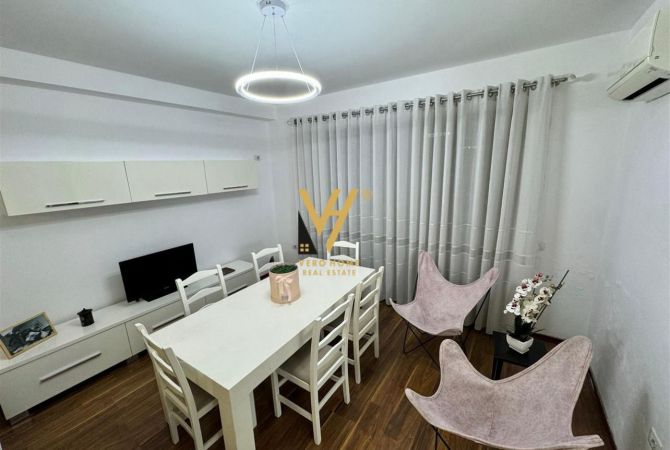 Shtepi me qera Apartament ne Tirane, 3+1, Mobilimi E mobiluar, Pagesa 1,000  Euro.