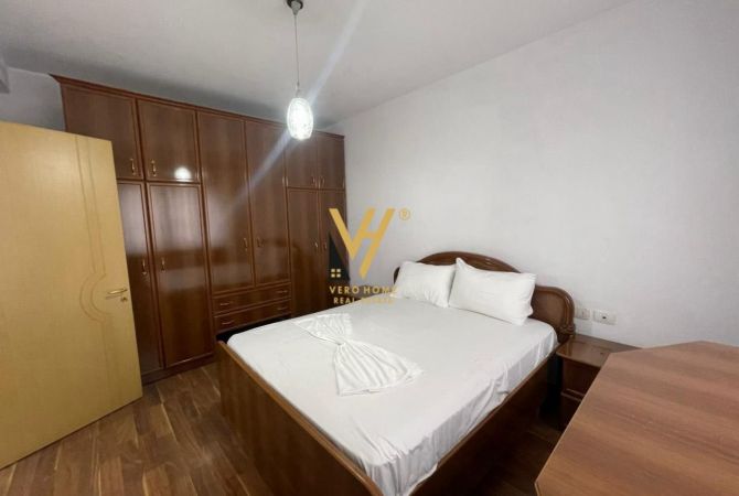 Shtepi ne shitje Apartament ne Tirane, 3+1, Mobilimi E mobiluar, Pagesa 240,000  Euro.