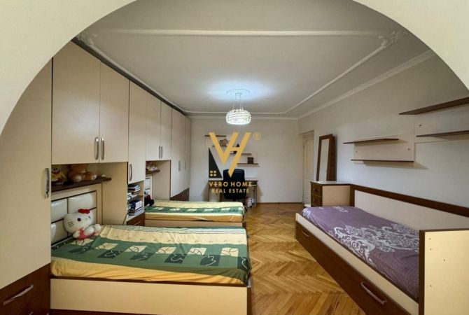 Shtepi me qera Apartament ne Tirane, 2+1, Mobilimi E mobiluar, Pagesa 700  Euro.