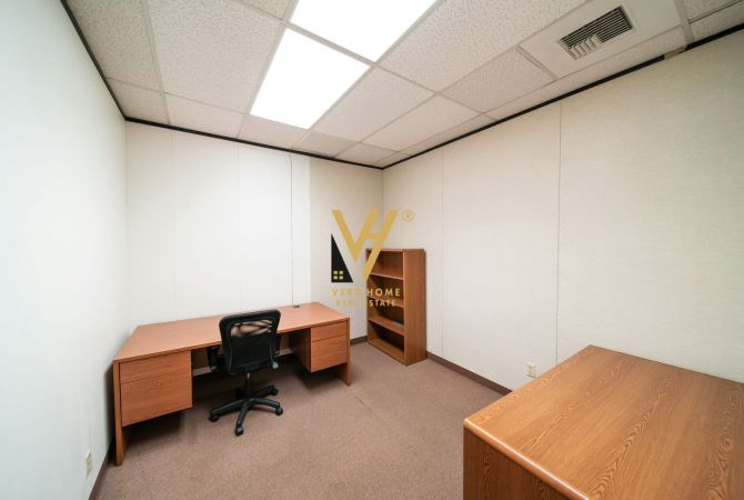 Ambient biznesi me qera 3+1 ne Tirane - 55,000 Leke