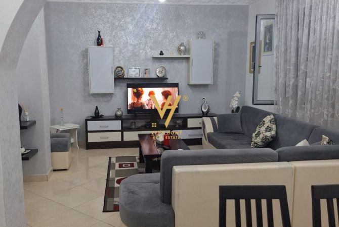 Shtepi ne shitje Shtepi Private ne Elbasan, 4+1, Mobilimi E mobiluar, Pagesa 280,000  Euro.