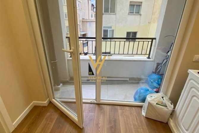 JEPET ZYRE 70 M2 ME QERA TE RRUGA MINE PEZA 650 EURO