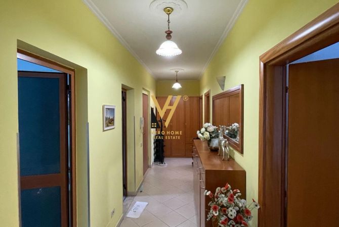 Shtepi ne shitje Apartament ne Tirane, 3+1, Mobilimi E mobiluar, Pagesa 175,000  Euro.