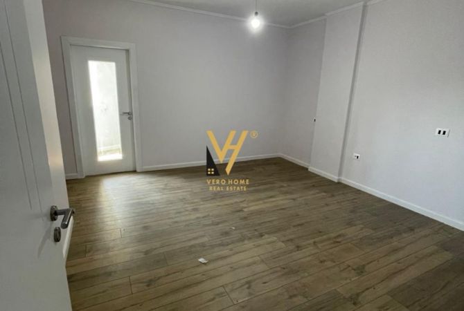 Shtepi ne shitje Apartament ne Tirane, 2+1, Mobilimi Bosh, pa mobiluar, Pagesa 136,500  Euro.