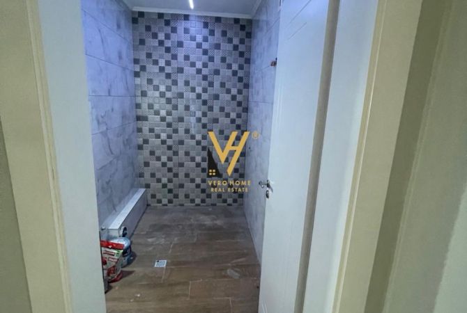 Shtepi ne shitje Apartament ne Tirane, 2+1, Mobilimi Bosh, pa mobiluar, Pagesa 136,500  Euro.