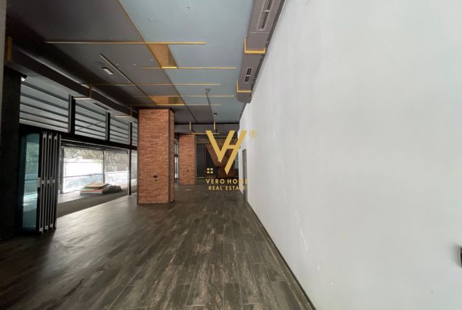 SHITET AMBIENT KOMERCIAL 440 M2 TE 21 DHJETORI 1.320.000 EURO