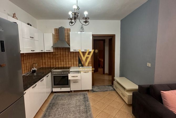 Shtepi me qera Apartament ne Tirane, 2+1, Mobilimi E mobiluar, Pagesa 800  Euro.