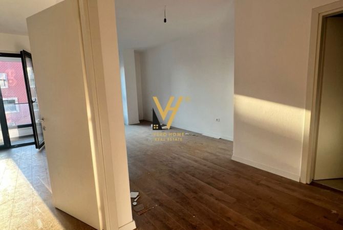 Ambjent biznesi me qera 3+1 ne Tirane - 500 Euro