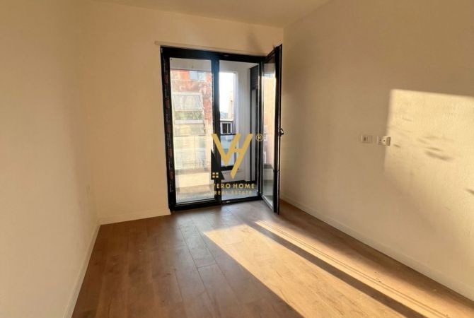 JEPET ZYRE 75 M2 ME QERA TE KOMUNA E PARISIT 500 EURO