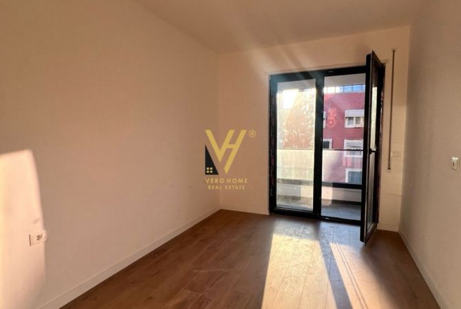 JEPET ZYRE 75 M2 ME QERA TE KOMUNA E PARISIT 500 EURO