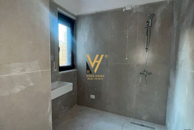 JEPET ZYRE 76 M2 ME QERA TE KOMUNA E PARISIT 500 EURO