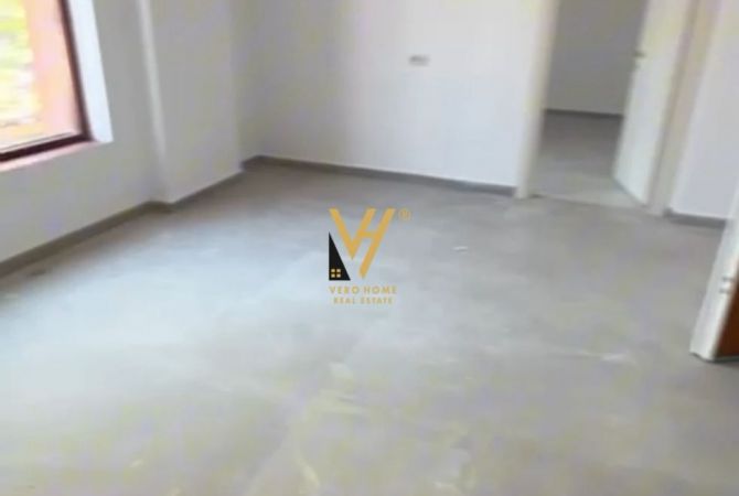 JEPET ZYRE 50M2 ME QERA TE RRUGA E KAVAJES 1.200 EURO