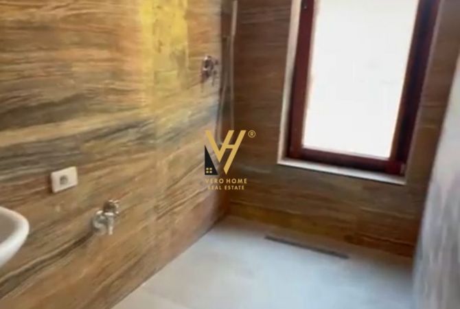 JEPET ZYRE 50M2 ME QERA TE RRUGA E KAVAJES 1.200 EURO