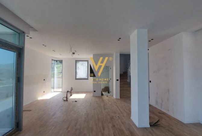 Shtepi ne shitje Vila Luksoze ne Tirane, 5+1, Mobilimi Bosh, pa mobiluar, Pagesa 509,000  Euro.