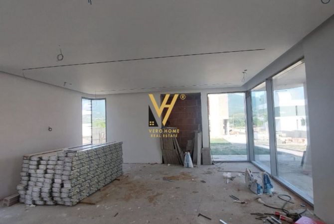 Shtepi ne shitje Vila Luksoze ne Tirane, 5+1, Mobilimi Bosh, pa mobiluar, Pagesa 517,000  Euro.