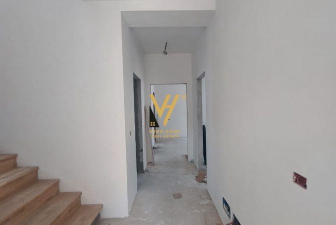 Shtepi ne shitje Vila Luksoze ne Tirane, 5+1, Mobilimi Bosh, pa mobiluar, Pagesa 517,000  Euro.