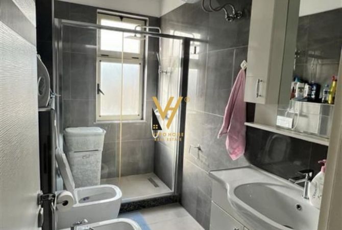 Shtepi me qera Apartament ne Tirane, 3+1, Mobilimi E mobiluar, Pagesa 900  Euro.