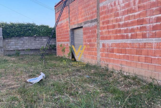 Ambiente Commerciale in Affitto 4+1 a Tirana - 1,500 Euro