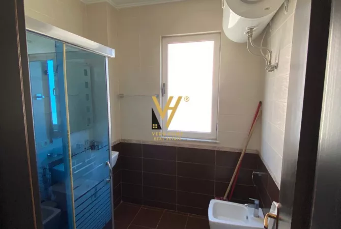 Shtepi ne shitje Apartament ne Tirane, 2+1, Mobilimi E mobiluar, Pagesa 175,000  Euro.