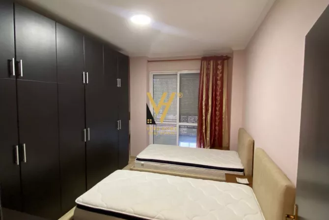Shtepi ne shitje Apartament ne Tirane, 2+1, Mobilimi E mobiluar, Pagesa 175,000  Euro.