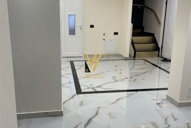 JEPET AMBIENT 80M2 ME QERA TE RRUGA E ELBASANIT 1.000 EURO