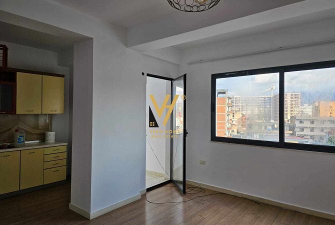 Shtepi me qera Apartament ne Tirane, 2+1, Mobilimi Pjeserisht e mobiluar, Pagesa 40,000  Leke.