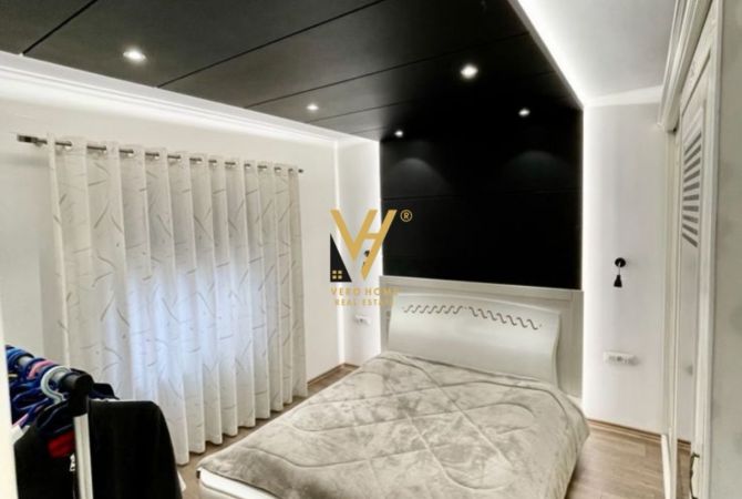 Shtepi me qera Vila Luksoze ne Tirane, 7+1, Mobilimi E mobiluar, Pagesa 5,000  Euro.